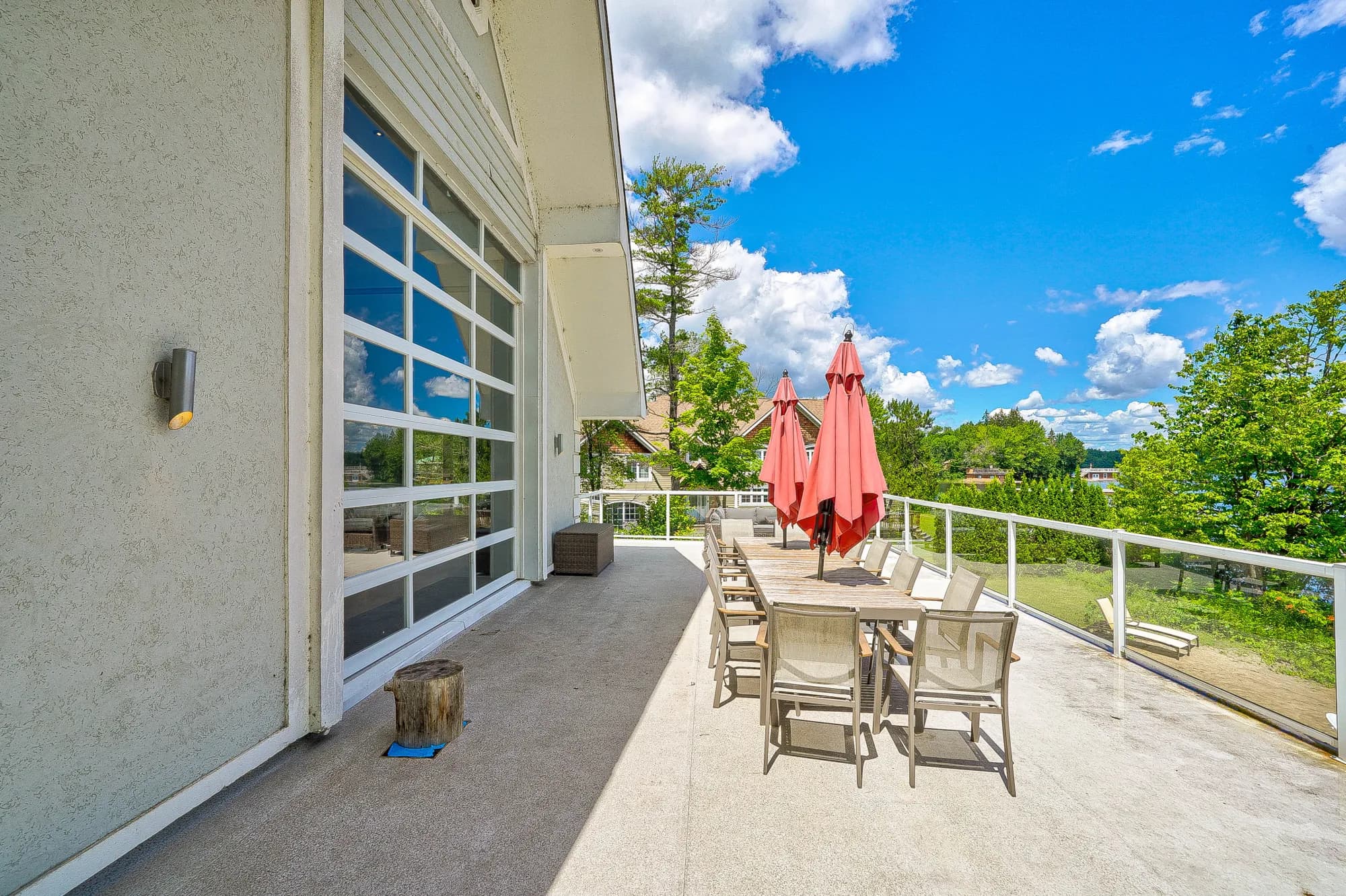 Waterfront Cottage Retreat — Sun deck