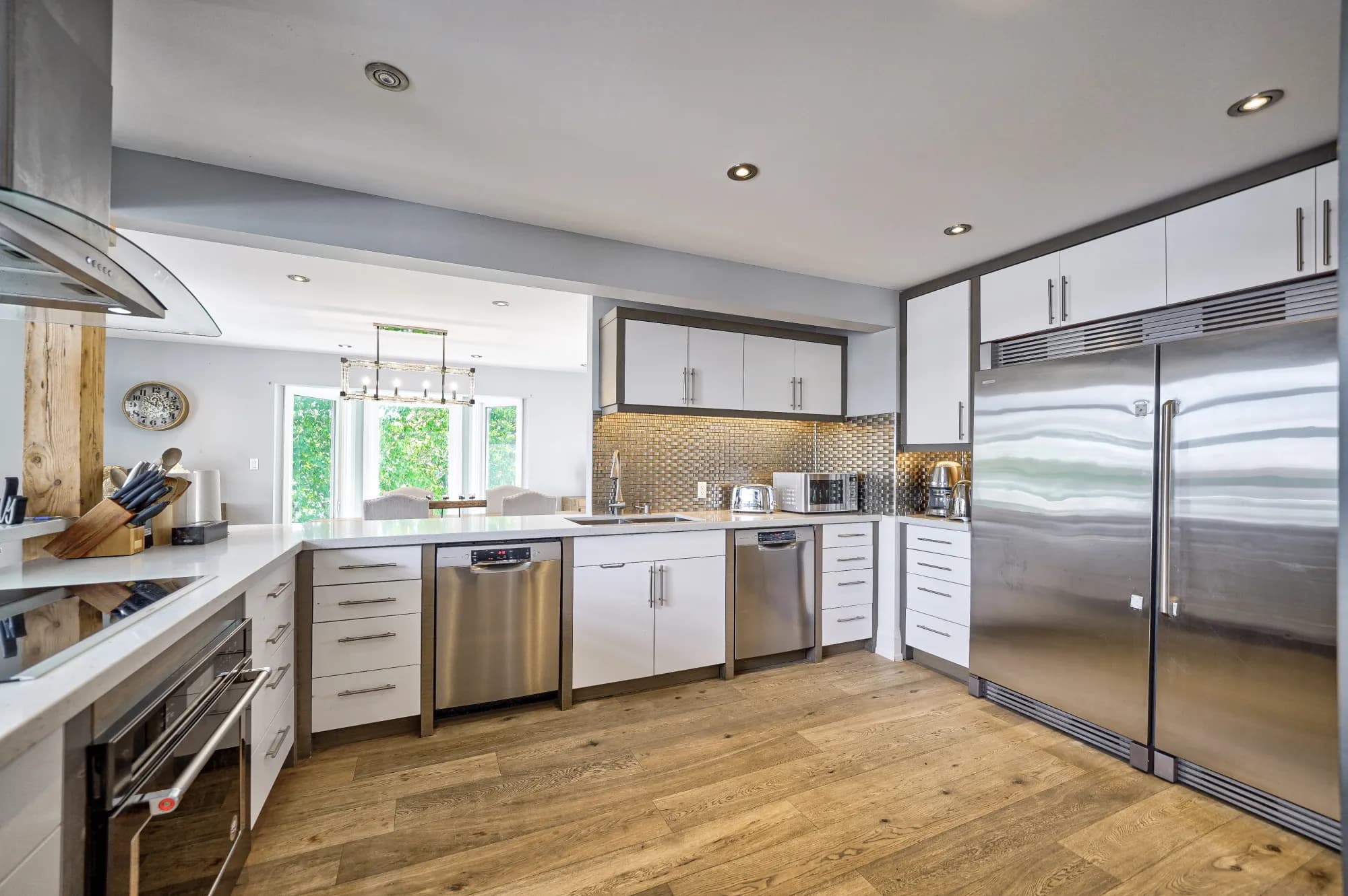 Waterfront Cottage Retreat — Gourmet kitchen