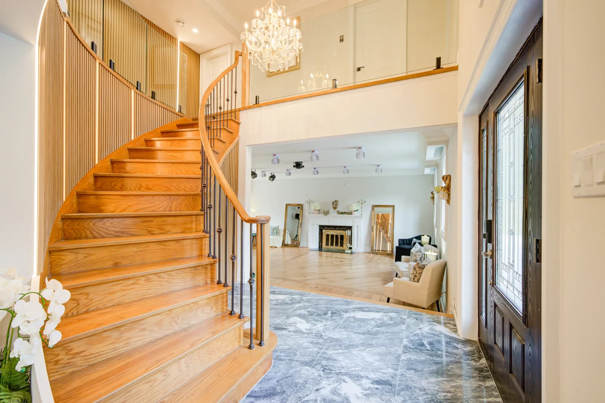 Forest View Cottage — Grand foyer